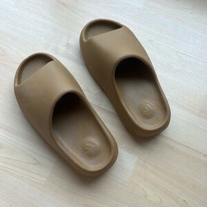 yezzy adidas slides men’s 7